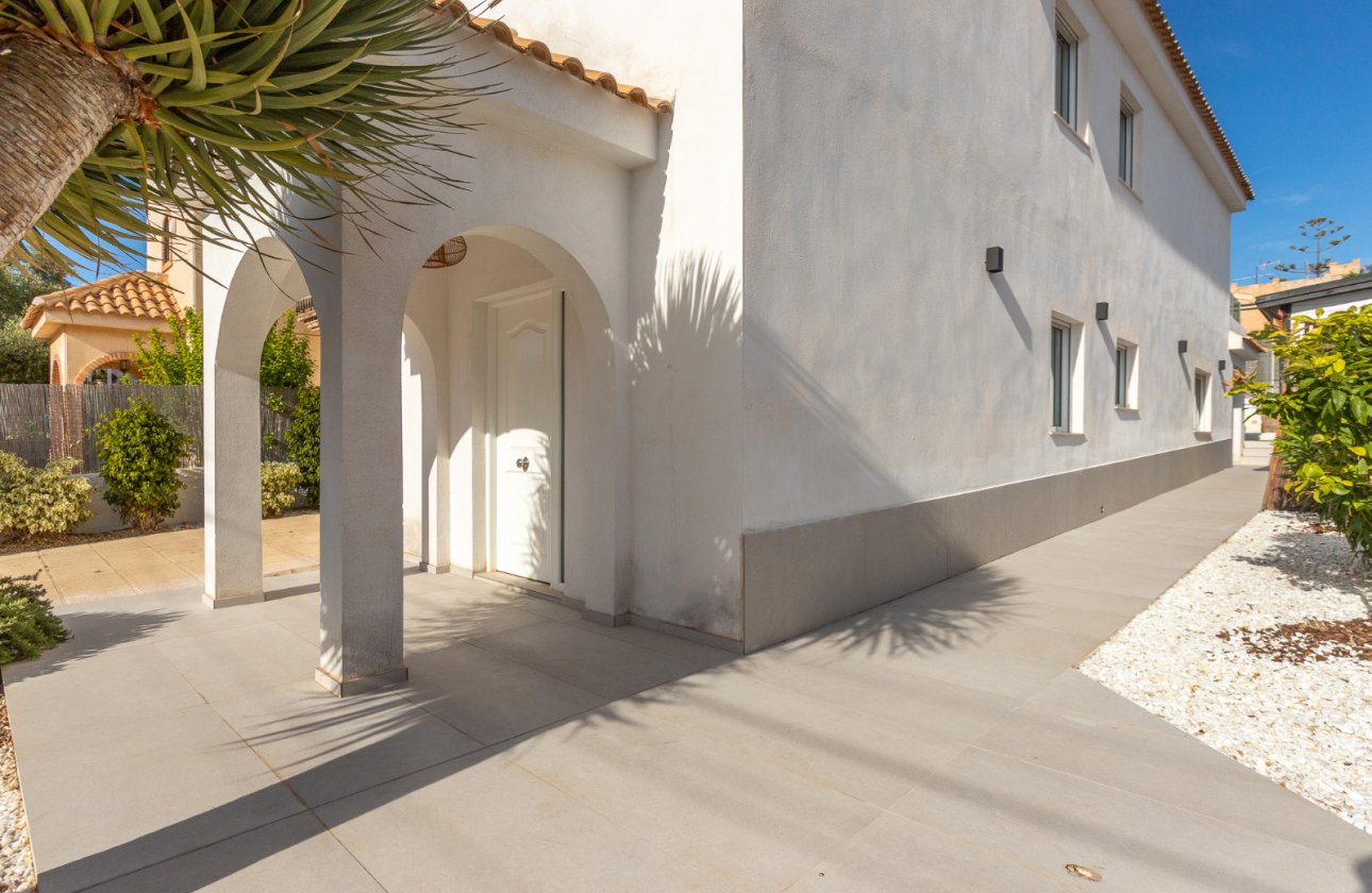 Resale - Villa -
Los Balcones - Costa Blanca