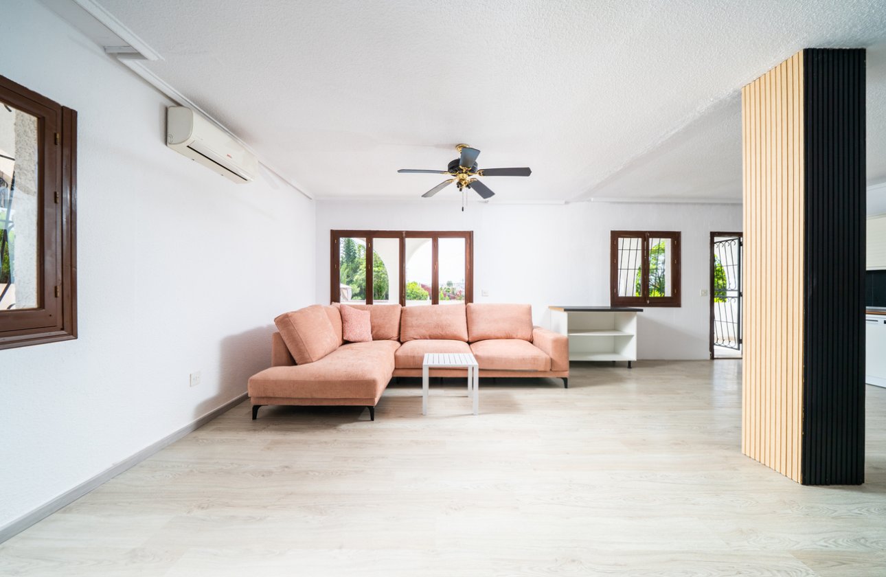 Resale - Villa -
Los Balcones - Costa Blanca