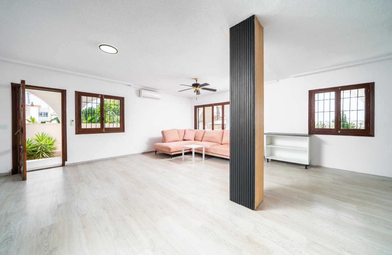 Resale - Villa -
Los Balcones - Costa Blanca