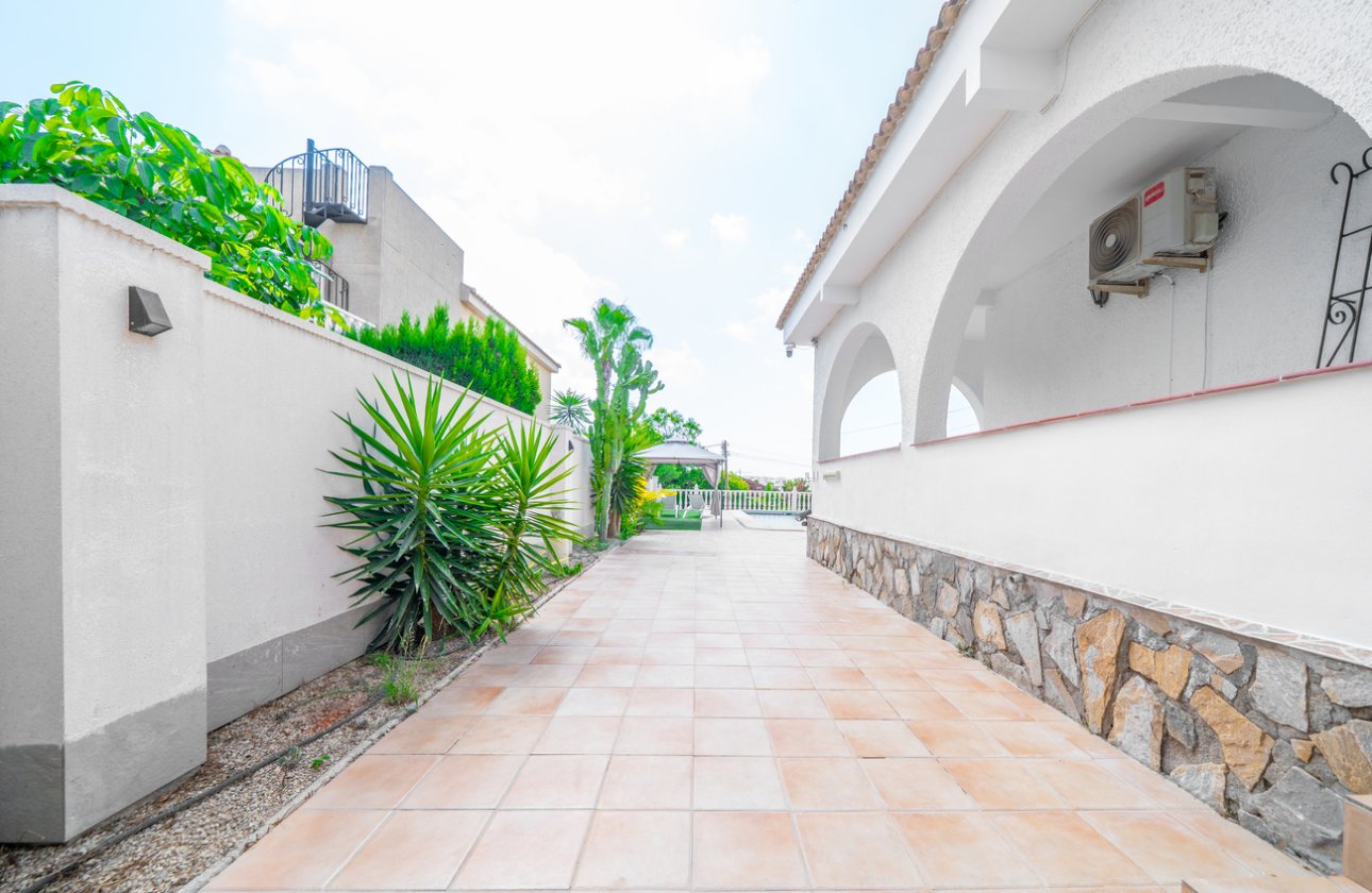 Resale - Villa -
Los Balcones - Costa Blanca