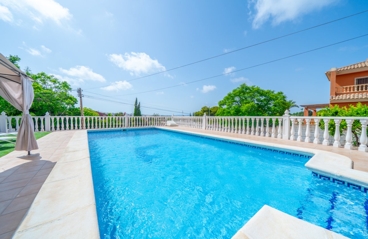 Resale - Villa -
Los Balcones - Costa Blanca