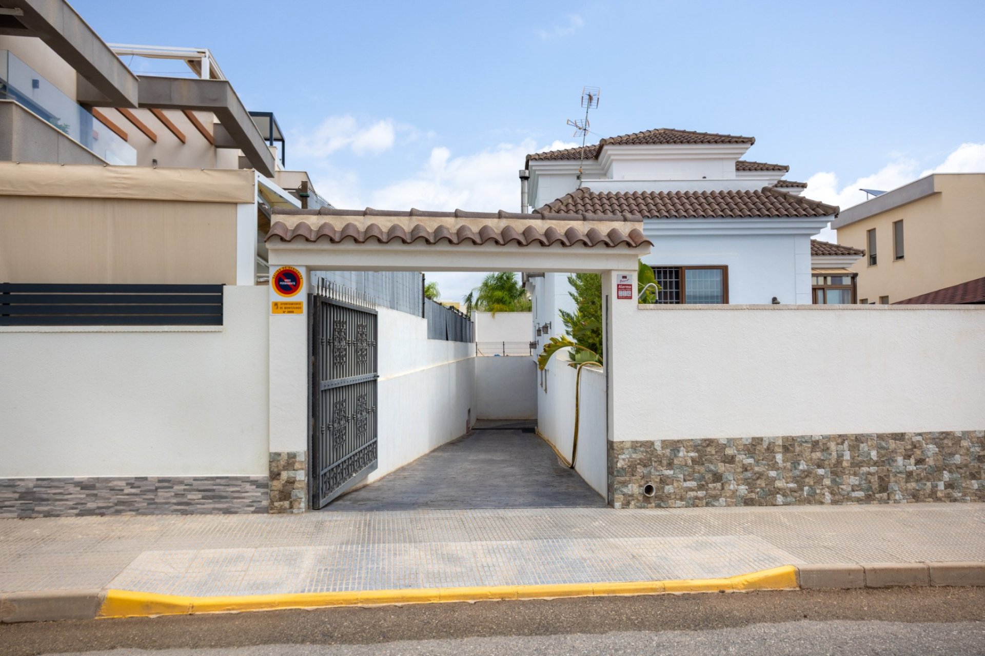 Resale - Villa -
Los Montesinos - Costa Blanca