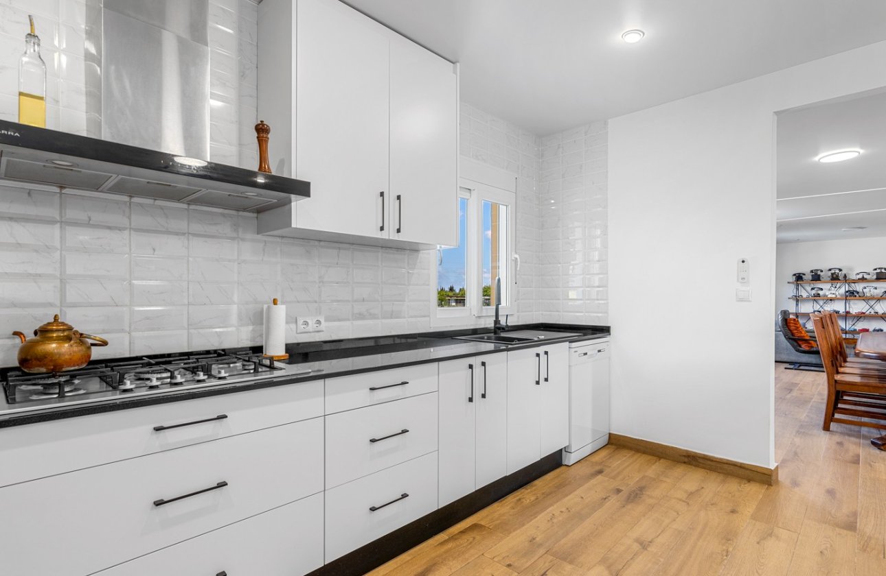 Resale - Villa -
Los Montesinos - Costa Blanca