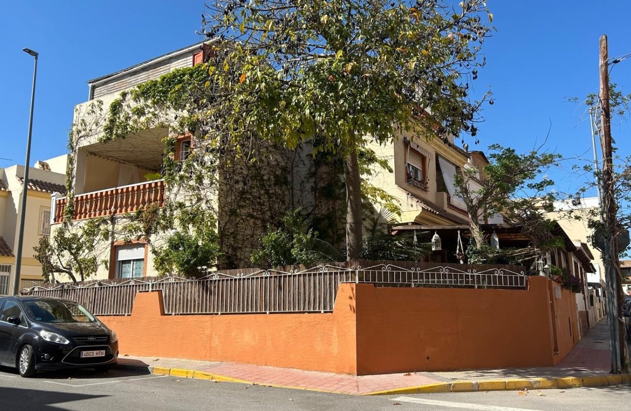 Resale - Villa -
Los Montesinos - Costa Blanca