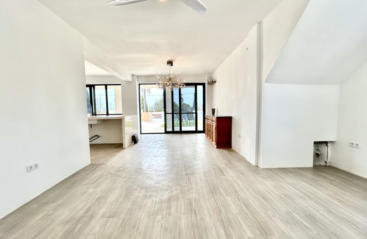 Resale - Villa -
Los Montesinos - Costa Blanca