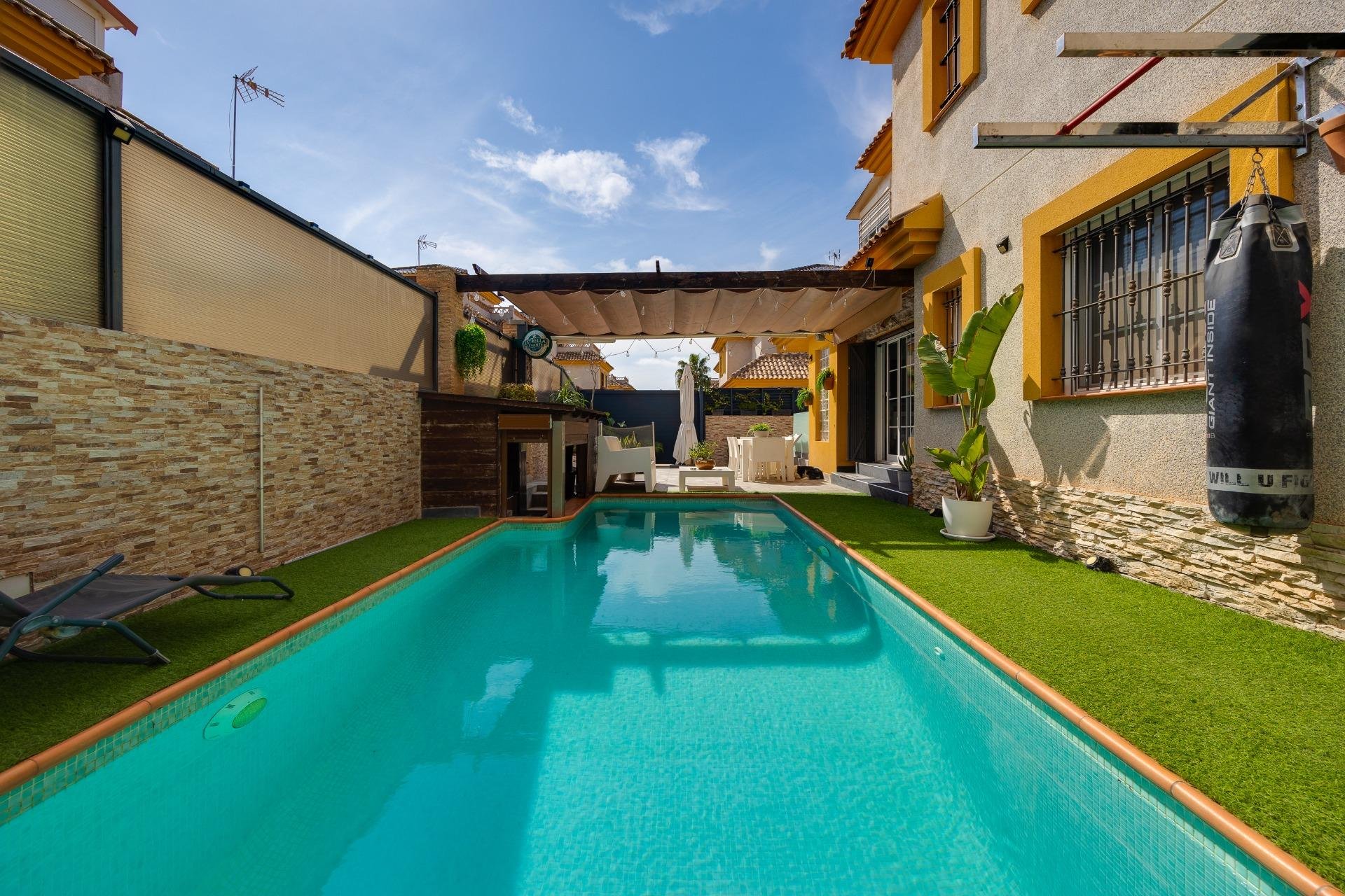 Resale - Villa -
Los Montesinos - La Herrada