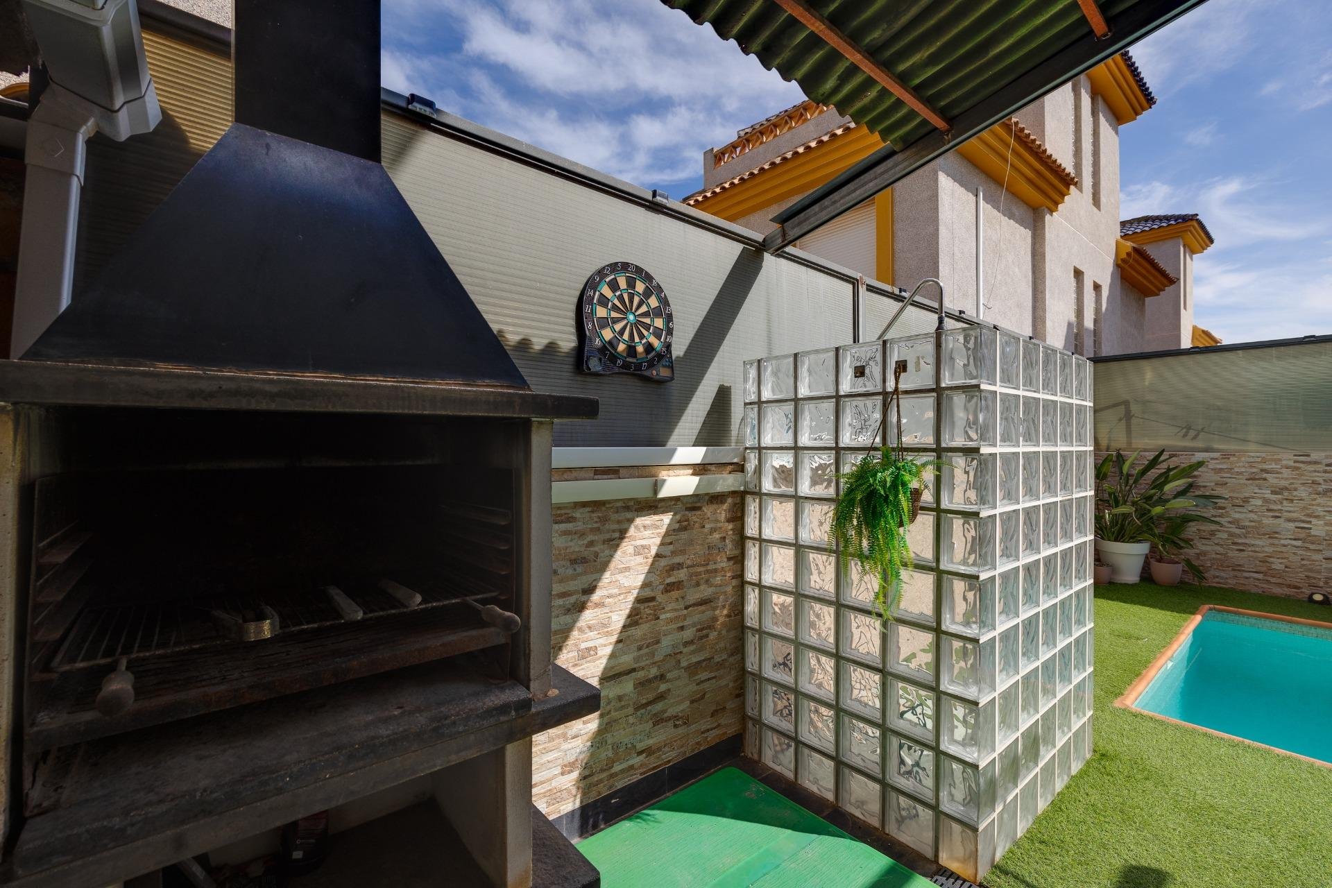 Resale - Villa -
Los Montesinos - La Herrada