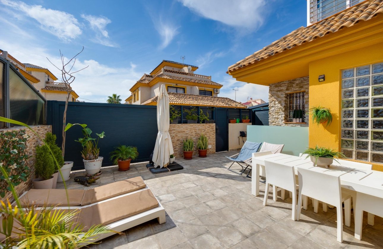 Resale - Villa -
Los Montesinos - La Herrada