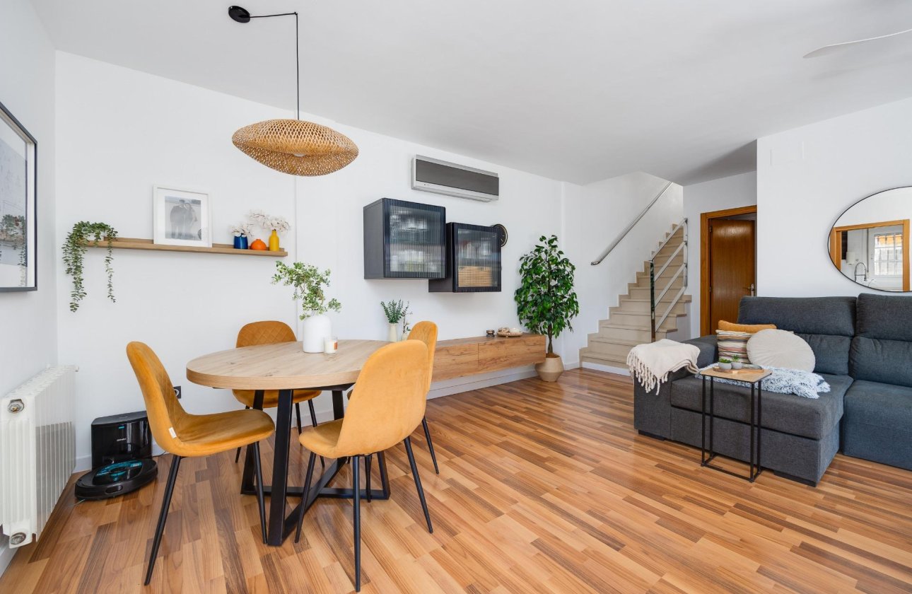 Resale - Villa -
Los Montesinos - La Herrada