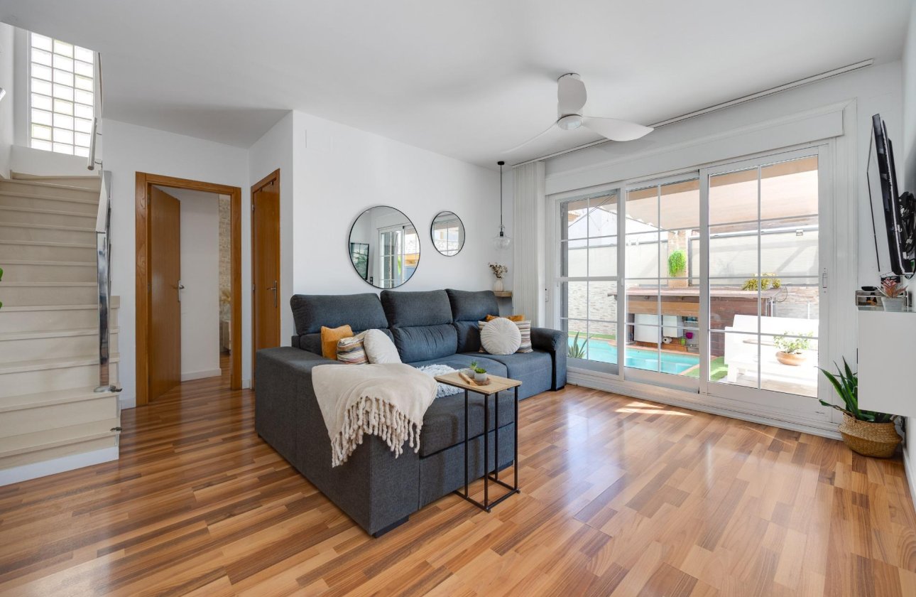 Resale - Villa -
Los Montesinos - La Herrada