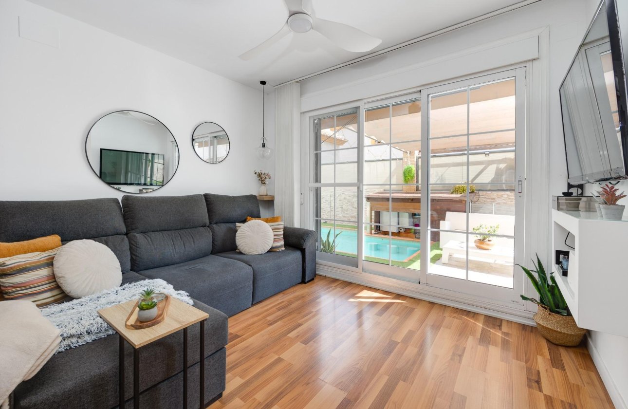 Resale - Villa -
Los Montesinos - La Herrada