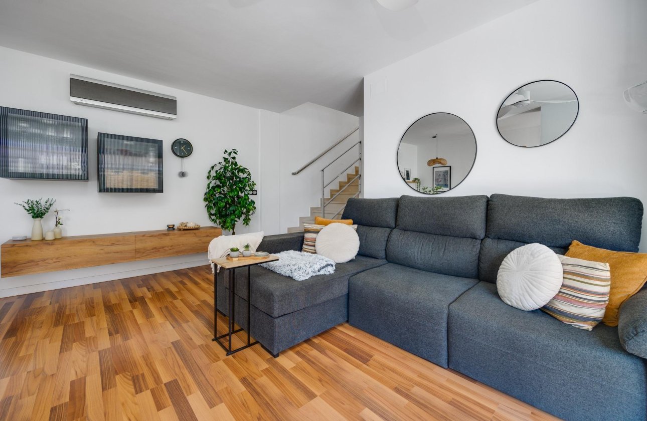 Resale - Villa -
Los Montesinos - La Herrada