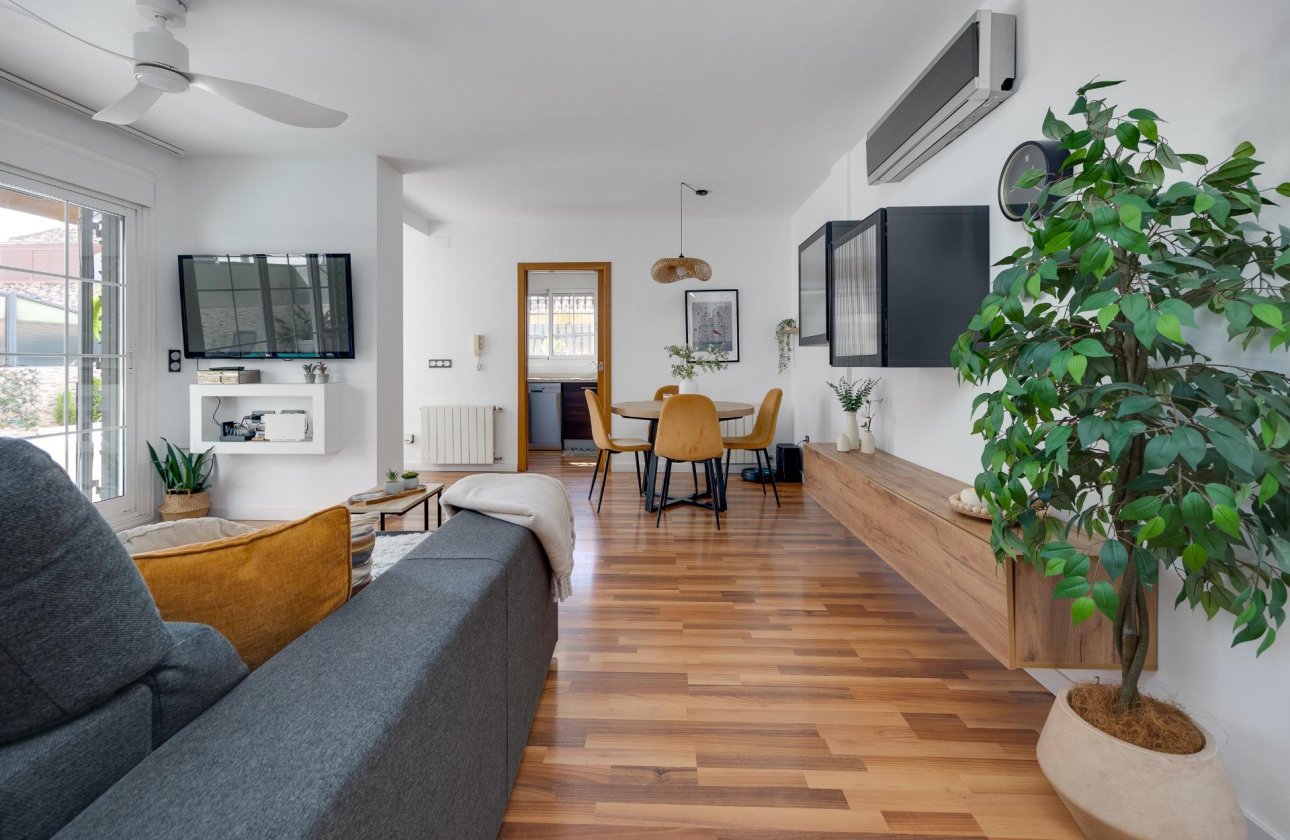 Resale - Villa -
Los Montesinos - La Herrada