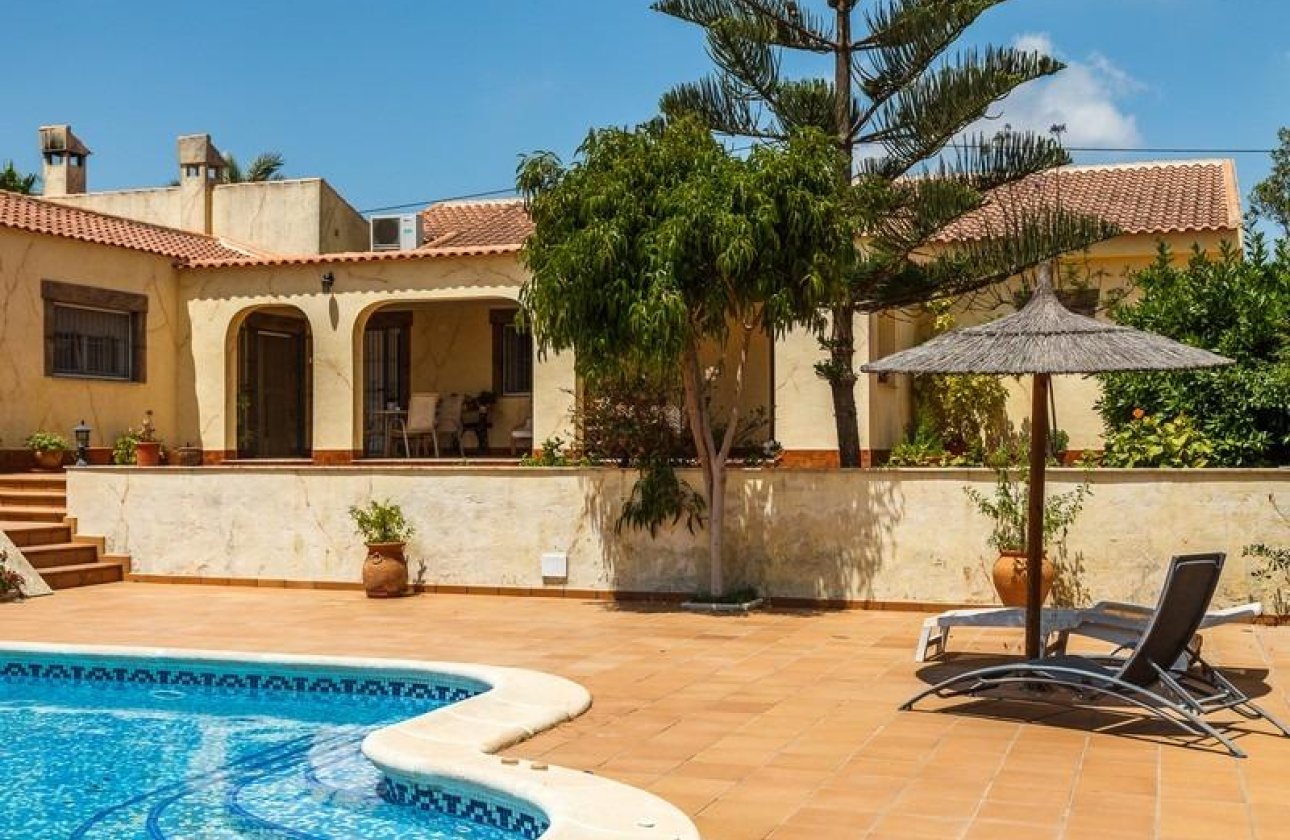 Resale - Villa -
Los Montesinos - Montesinos  Los