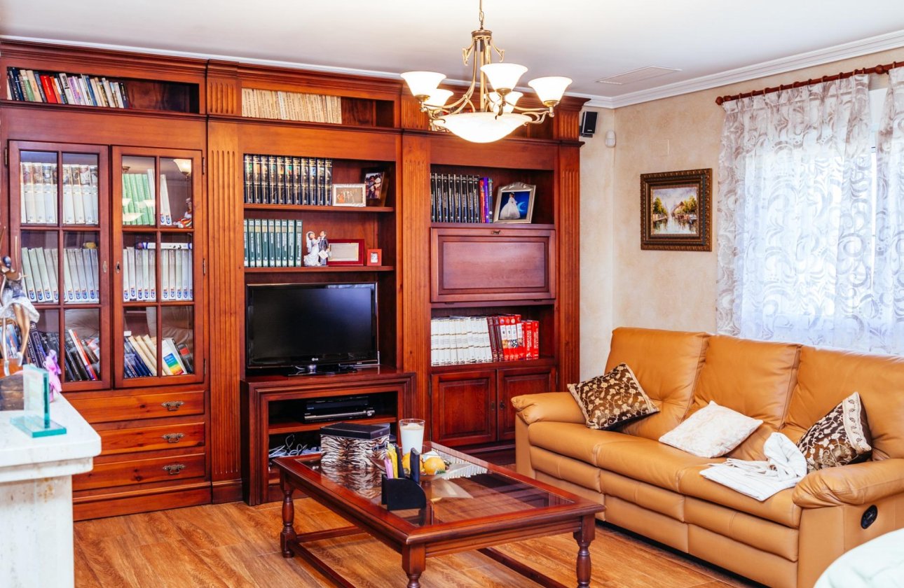 Resale - Villa -
Los Montesinos - Montesinos  Los