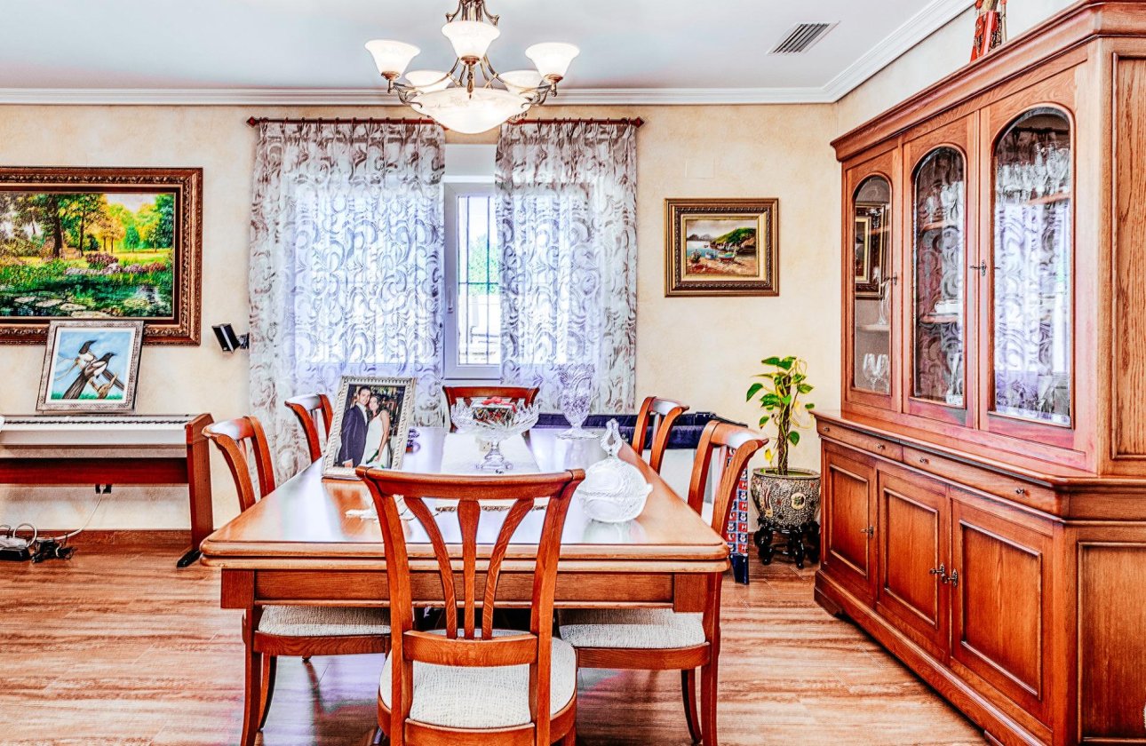 Resale - Villa -
Los Montesinos - Montesinos  Los