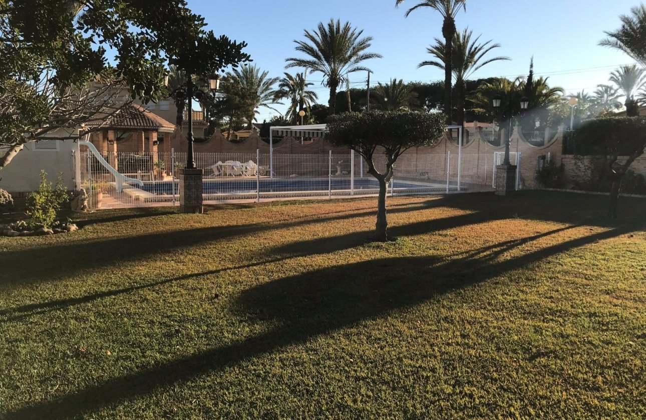 Resale - Villa -
Orihuela Costa - Cabo Roig