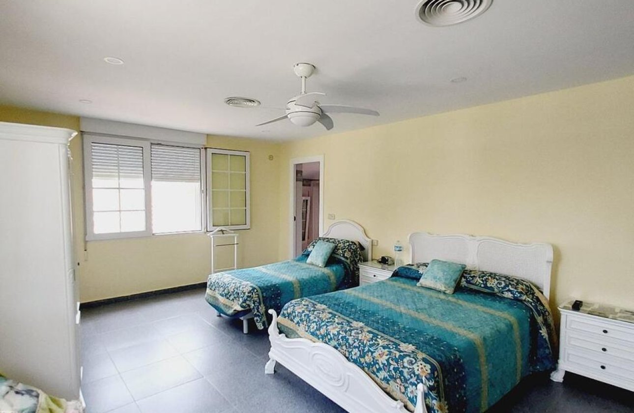 Resale - Villa -
Orihuela Costa - Cabo Roig