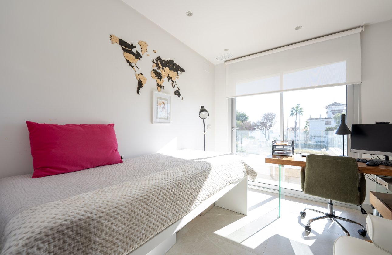 Resale - Villa -
Orihuela Costa - Cabo Roig