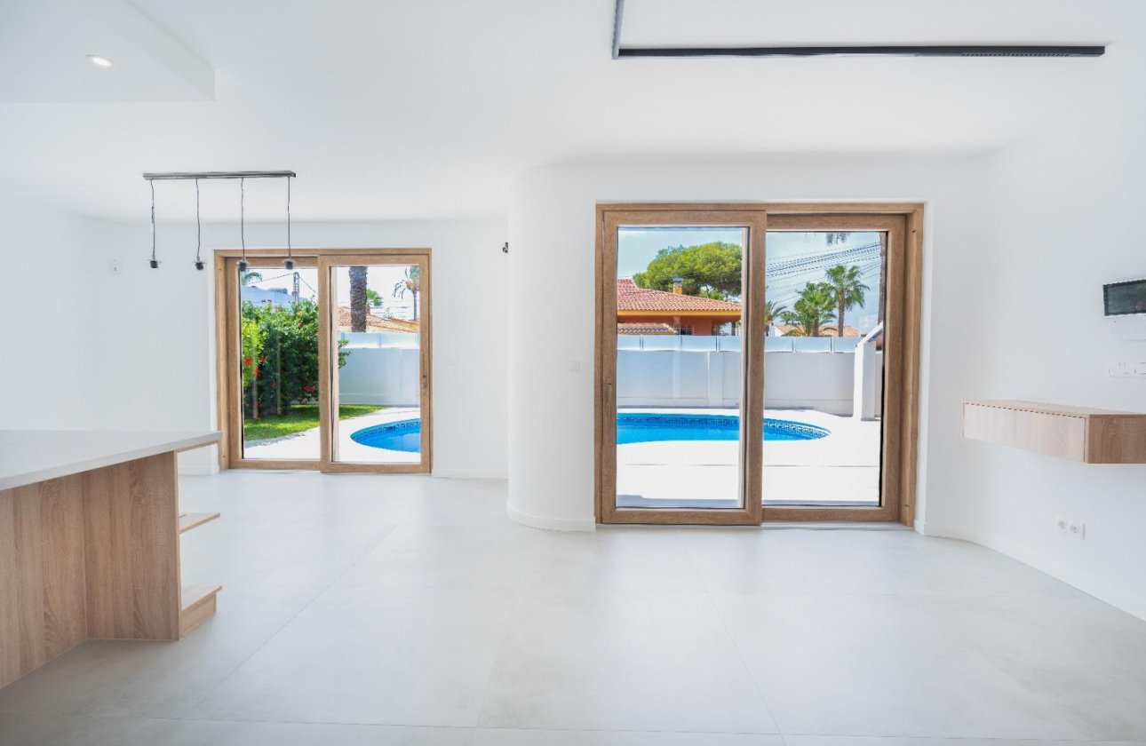 Resale - Villa -
Orihuela Costa - Cabo Roig