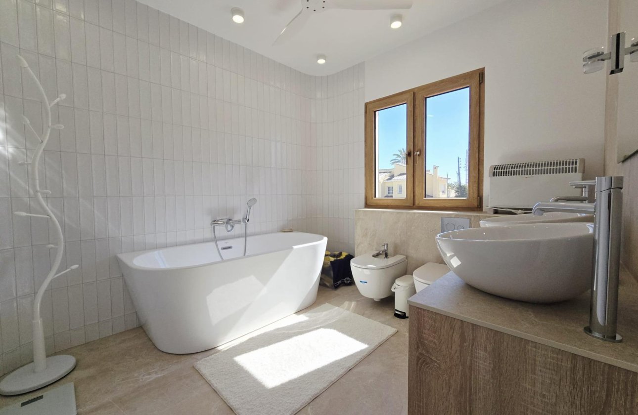 Resale - Villa -
Orihuela Costa - Cabo Roig