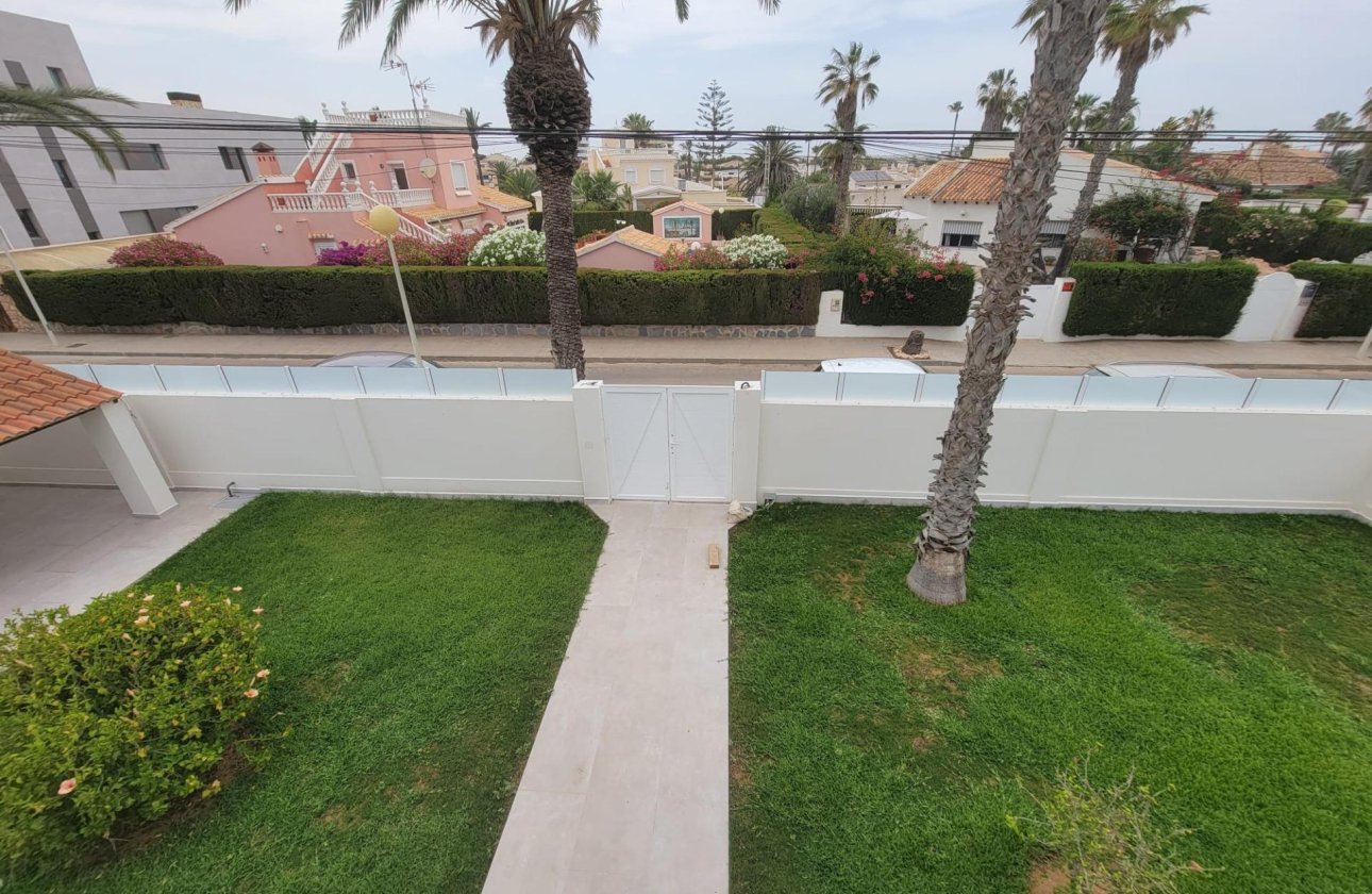 Resale - Villa -
Orihuela Costa - Cabo Roig