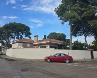 Resale - Villa -
Orihuela Costa - Campoamor