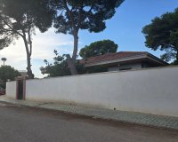 Resale - Villa -
Orihuela Costa - Campoamor