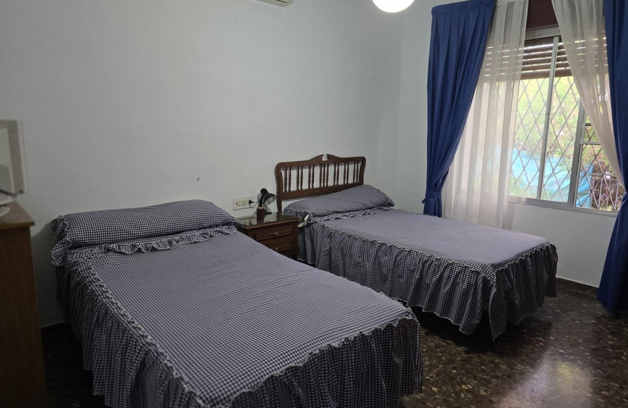 Resale - Villa -
Orihuela Costa - Campoamor