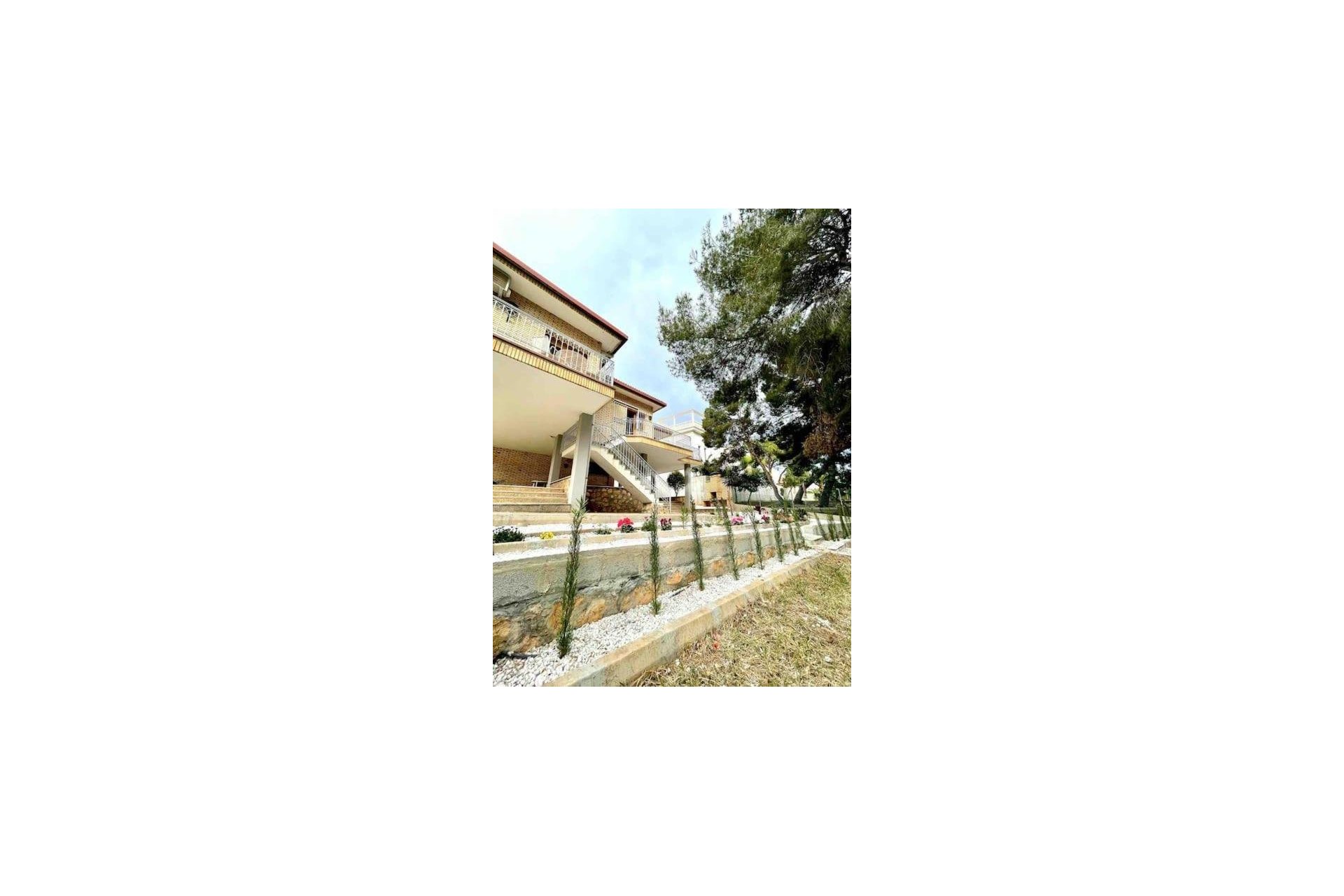 Resale - Villa -
Orihuela Costa - Campoamor