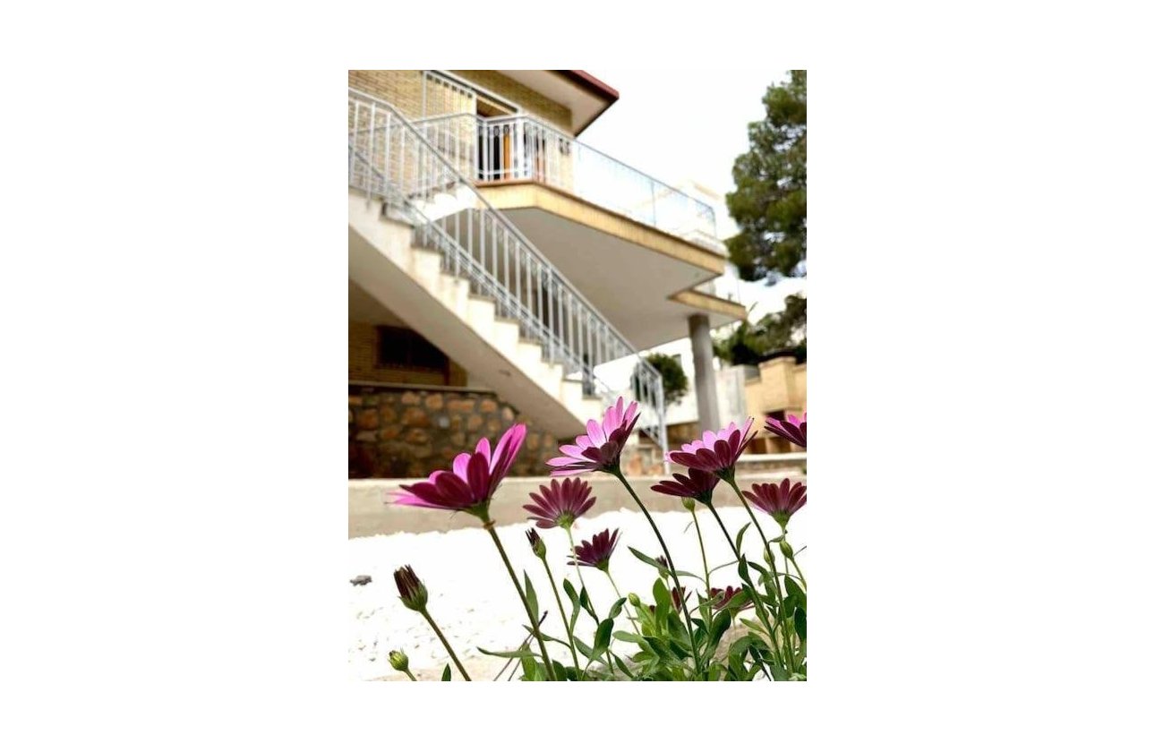 Resale - Villa -
Orihuela Costa - Campoamor