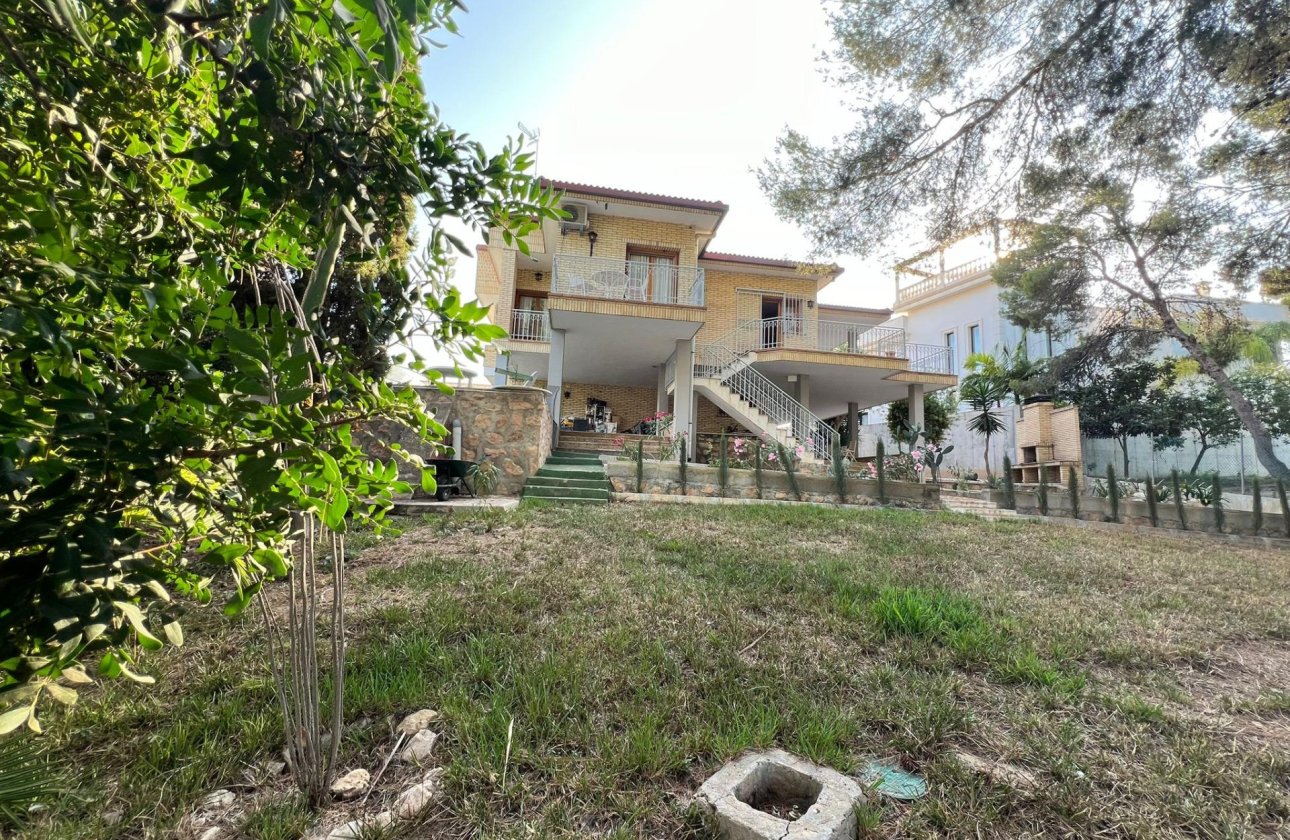 Resale - Villa -
Orihuela Costa - Campoamor