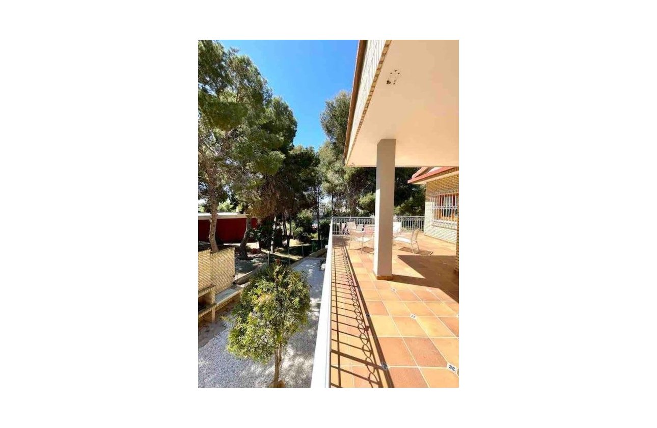 Resale - Villa -
Orihuela Costa - Campoamor