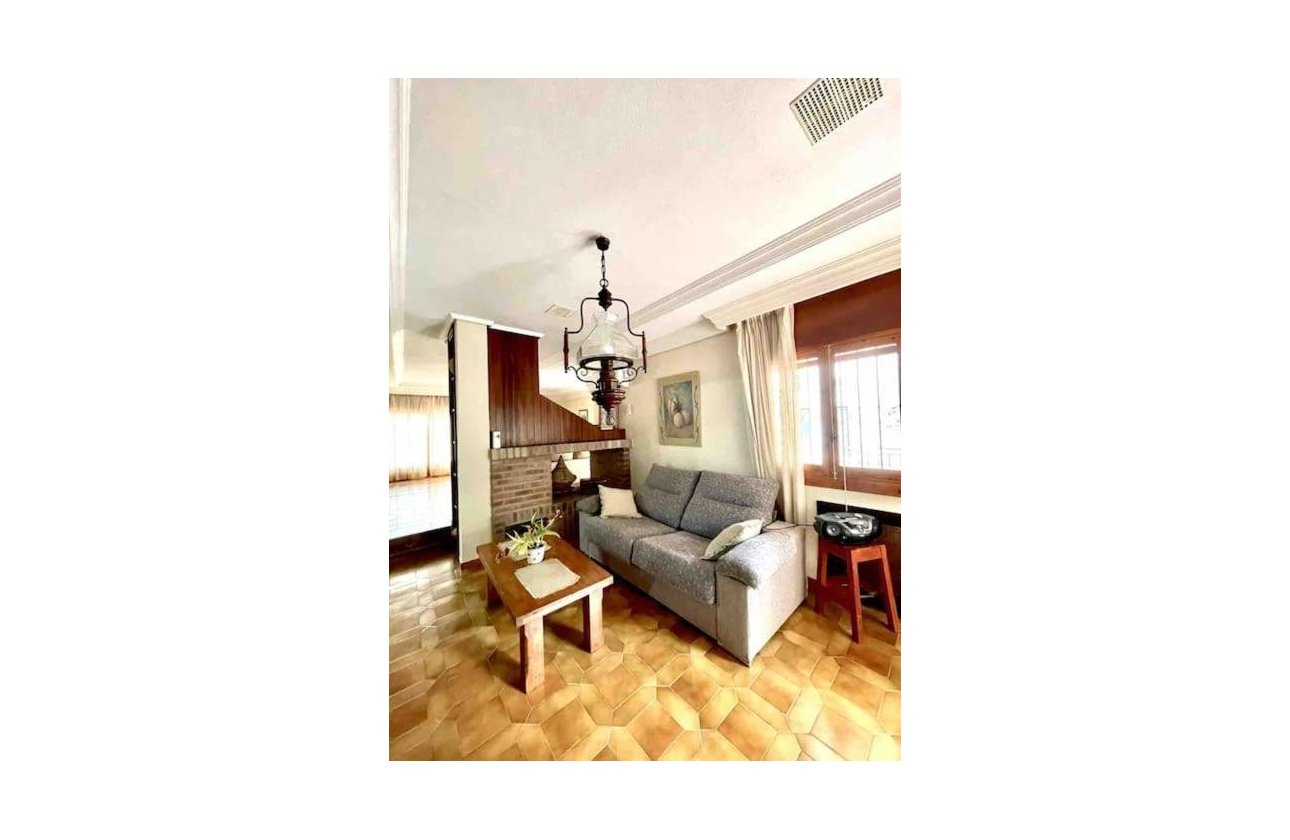 Resale - Villa -
Orihuela Costa - Campoamor