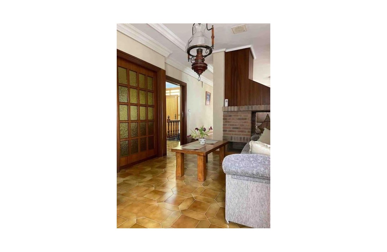 Resale - Villa -
Orihuela Costa - Campoamor