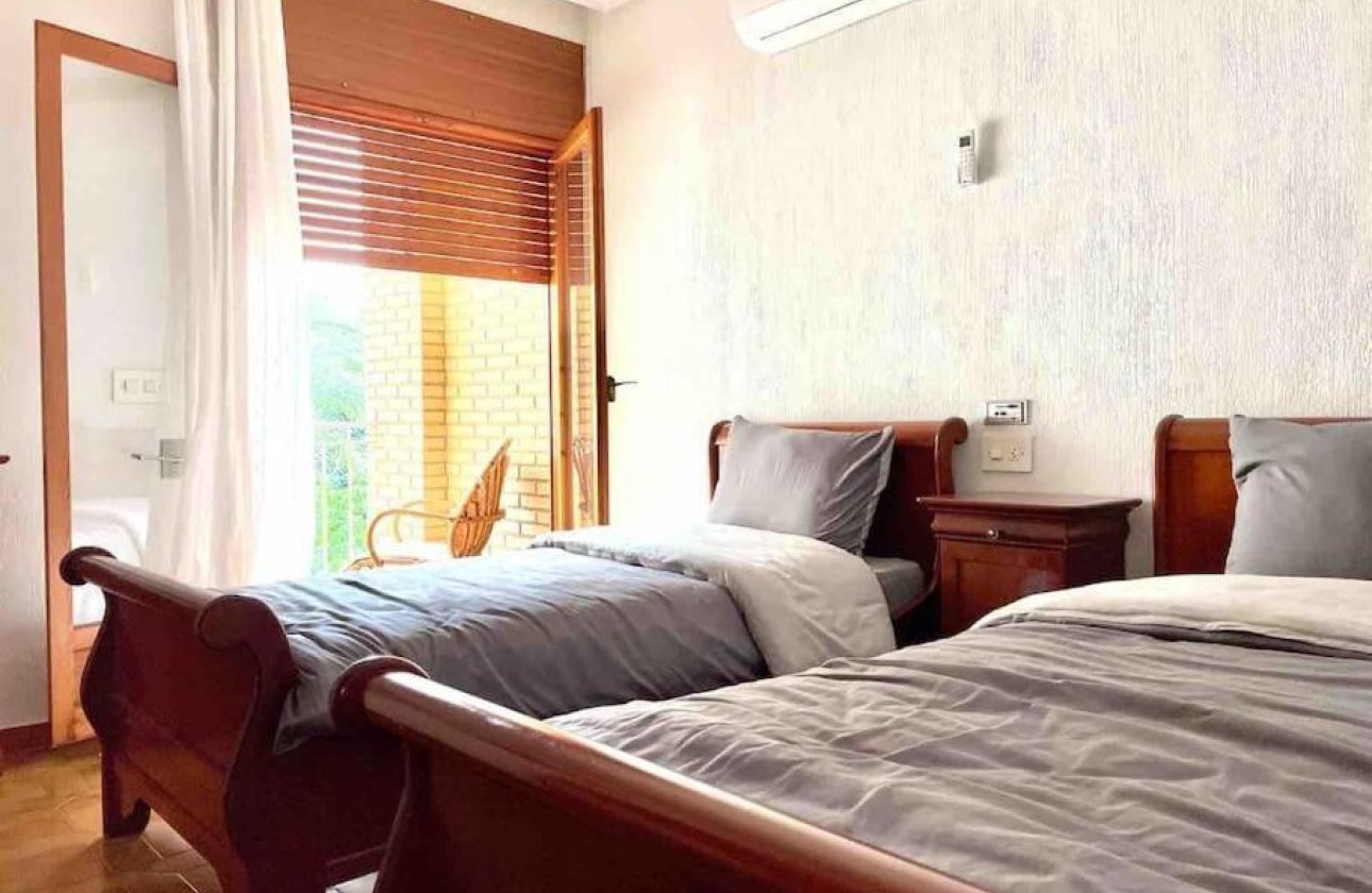 Resale - Villa -
Orihuela Costa - Campoamor