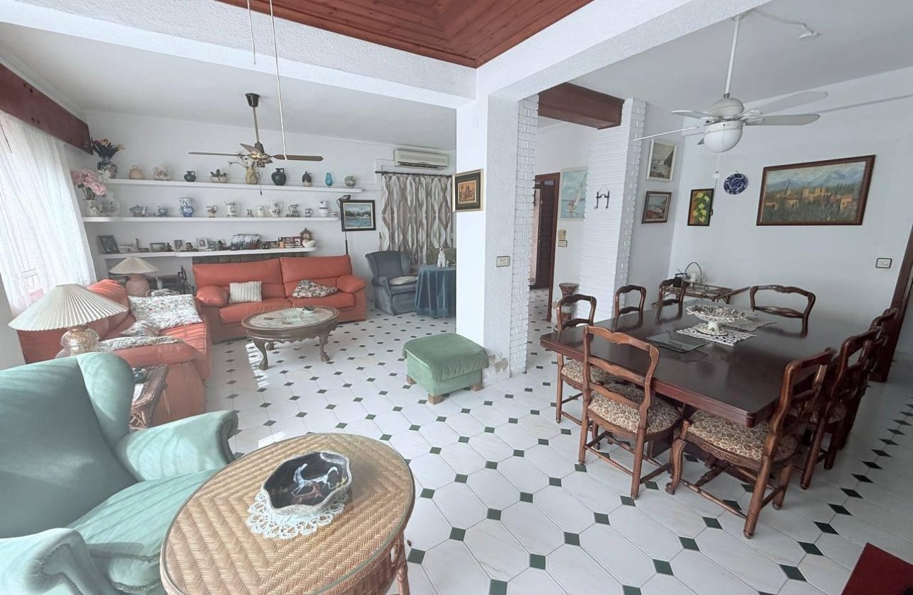 Resale - Villa -
Orihuela Costa - Campoamor