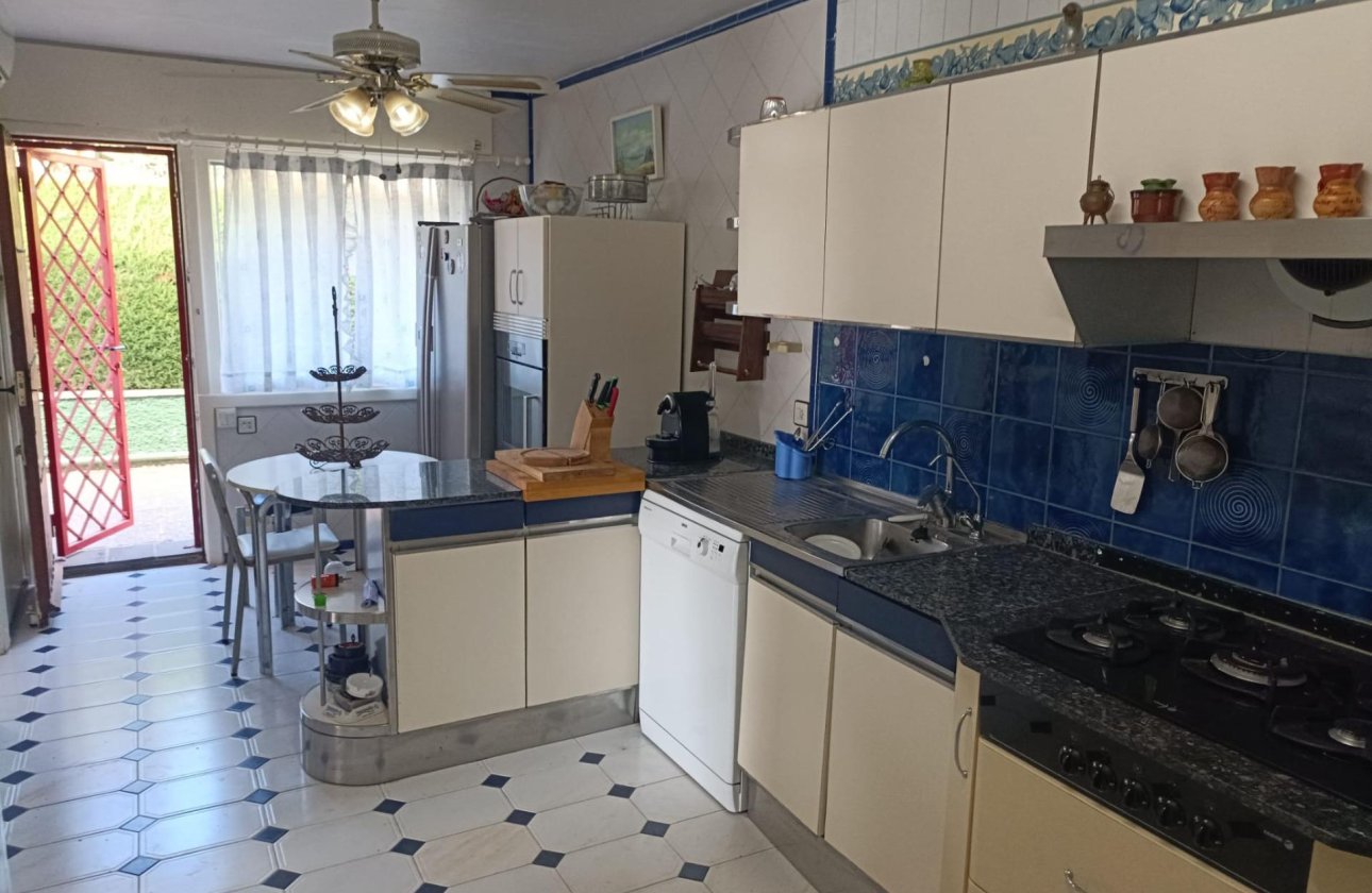 Resale - Villa -
Orihuela Costa - Campoamor