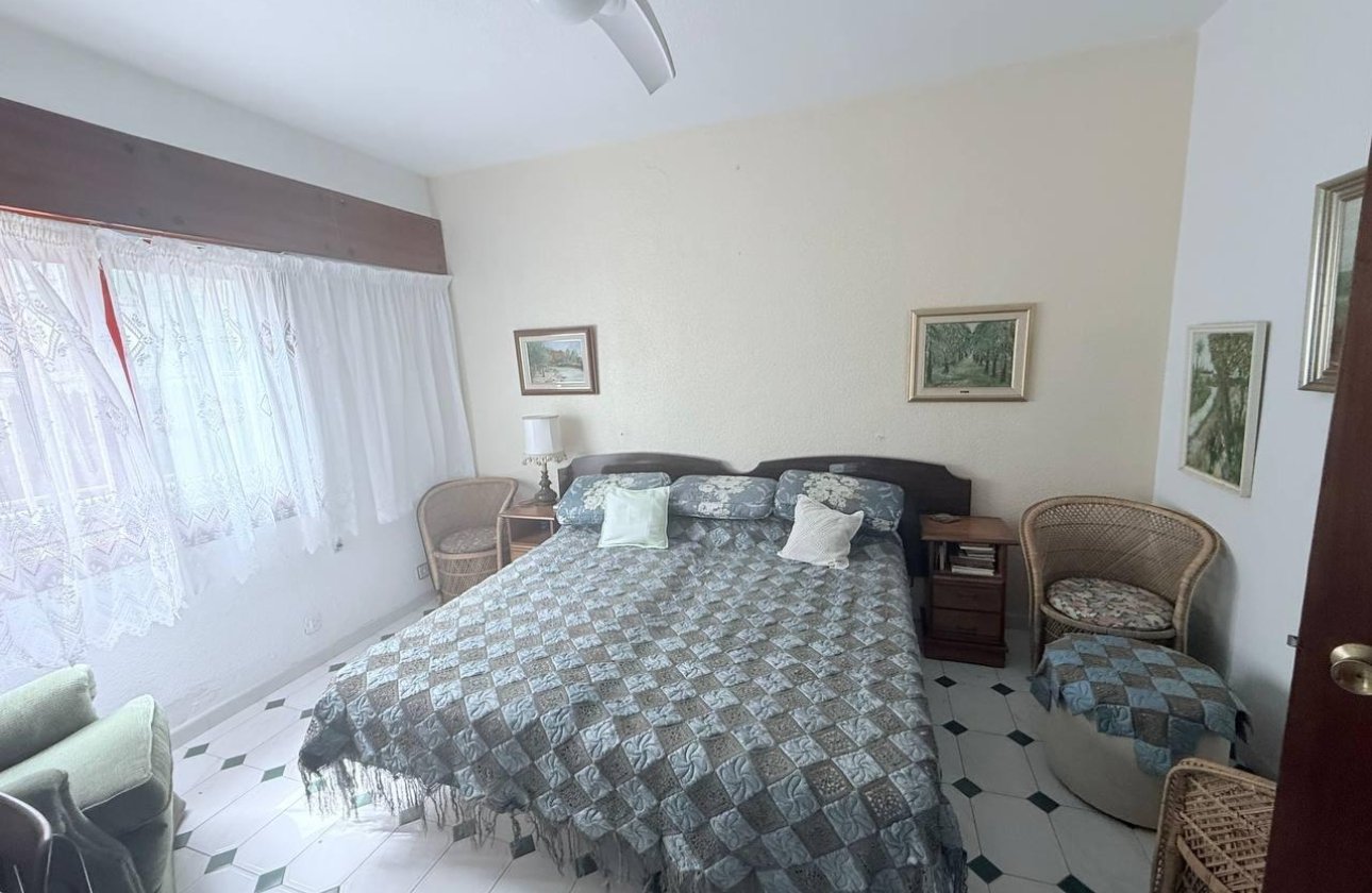 Resale - Villa -
Orihuela Costa - Campoamor