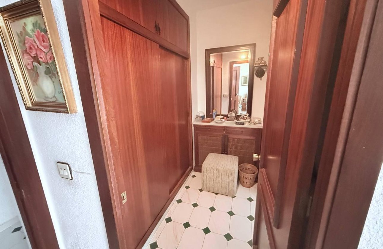 Resale - Villa -
Orihuela Costa - Campoamor