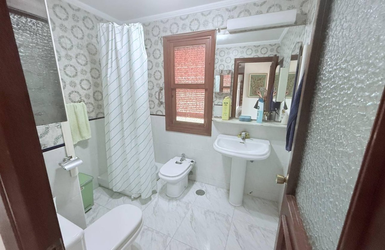 Resale - Villa -
Orihuela Costa - Campoamor