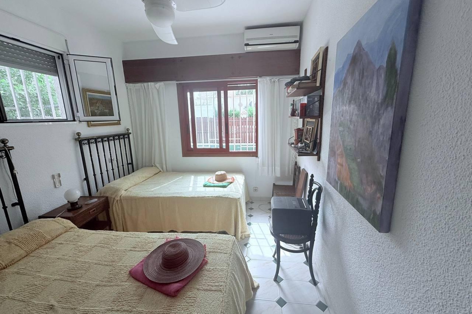 Resale - Villa -
Orihuela Costa - Campoamor