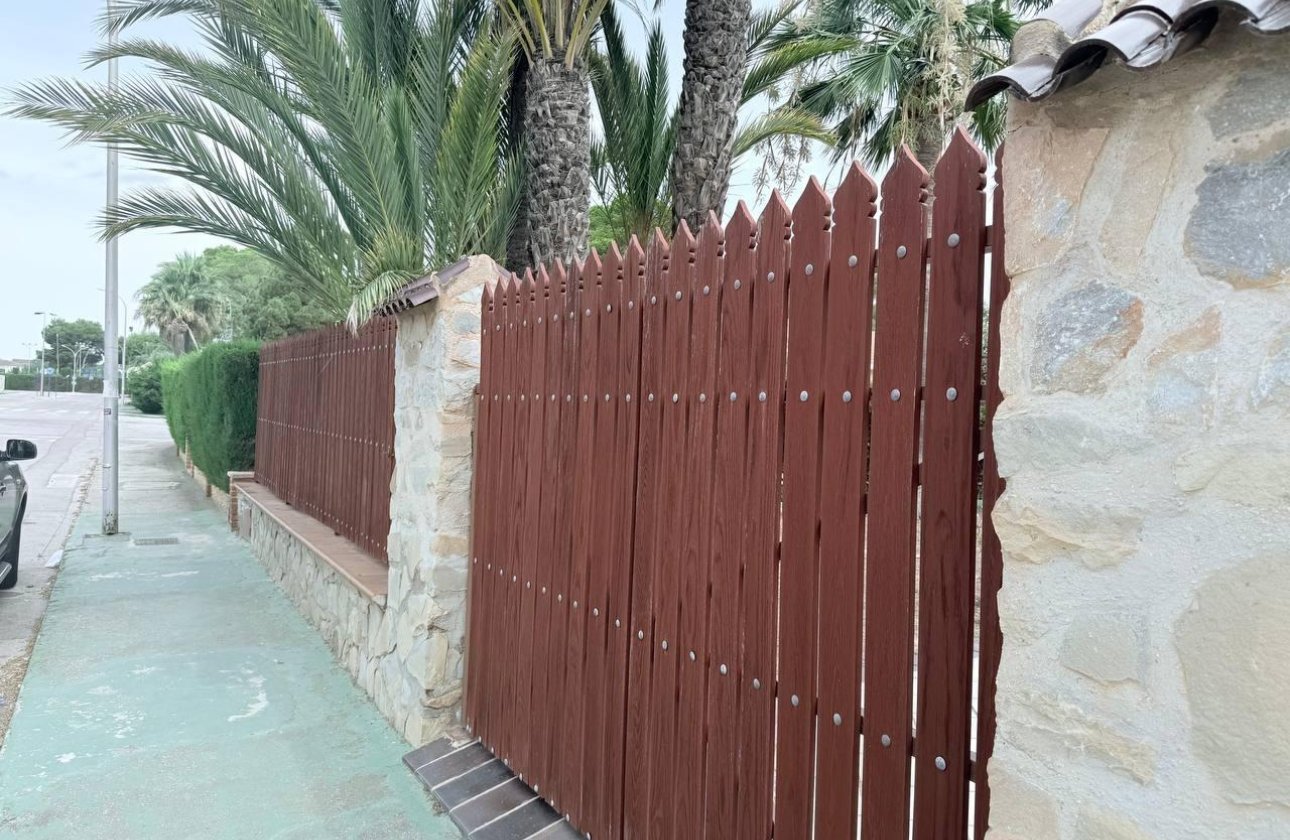 Resale - Villa -
Orihuela Costa - Campoamor