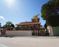Resale - Villa -
Orihuela Costa - Campoamor
