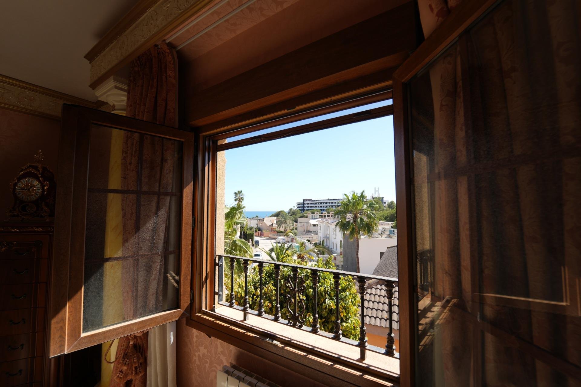 Resale - Villa -
Orihuela Costa - Campoamor