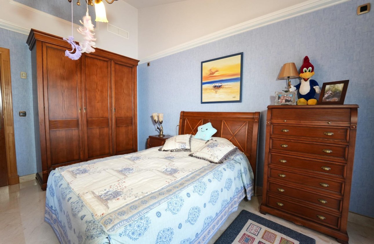 Resale - Villa -
Orihuela Costa - Campoamor