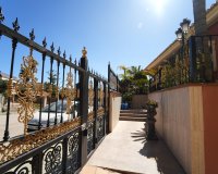 Resale - Villa -
Orihuela Costa - Campoamor