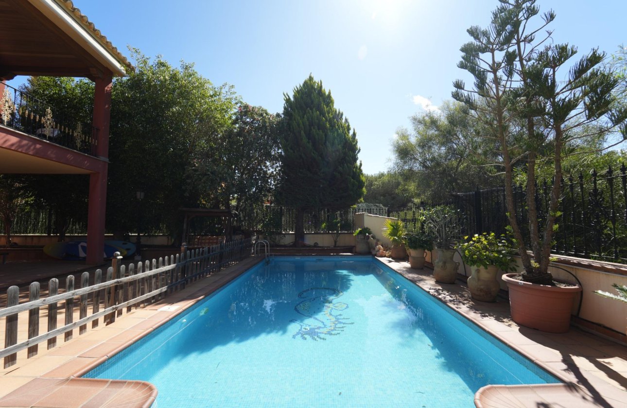 Resale - Villa -
Orihuela Costa - Campoamor