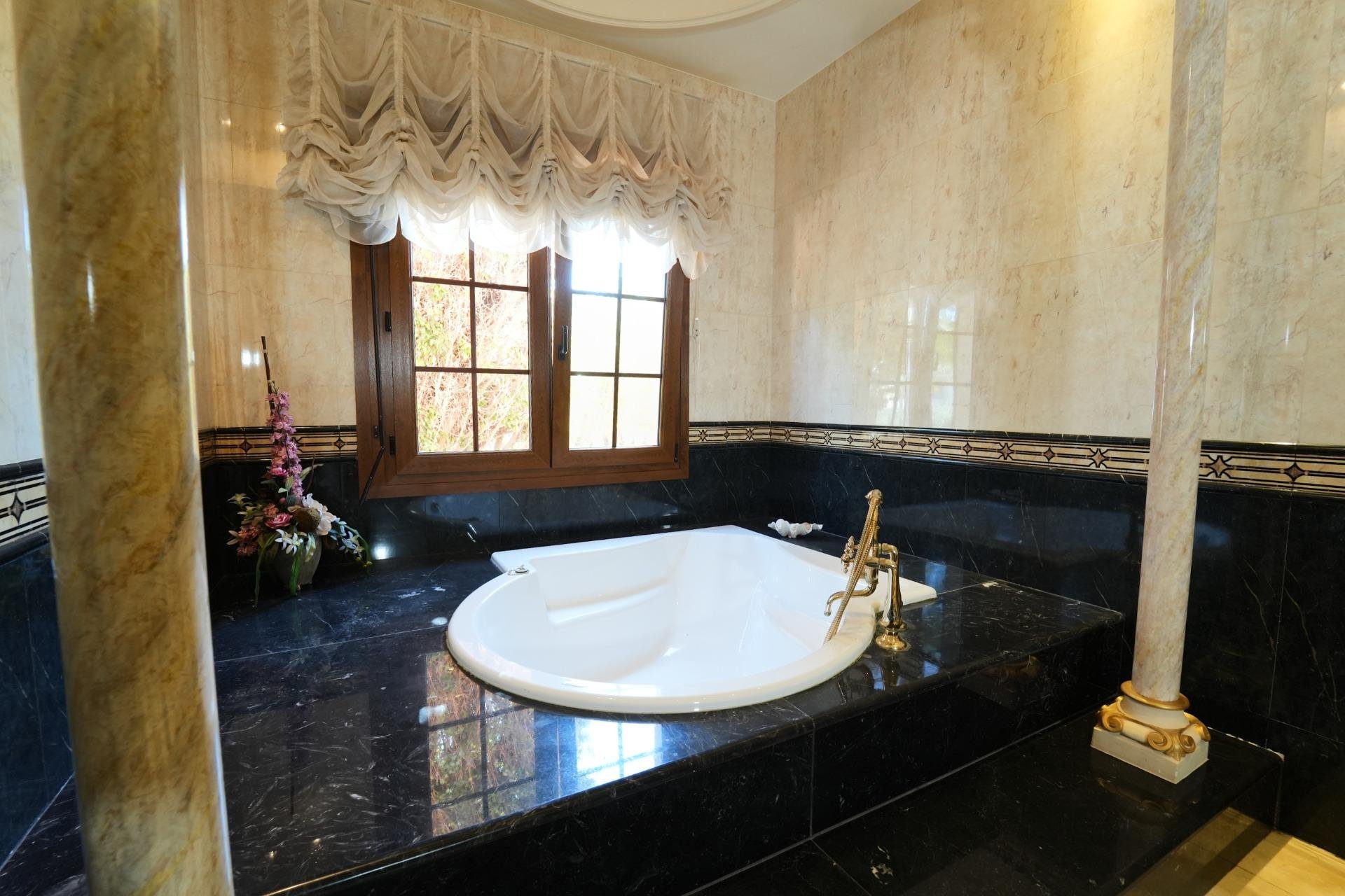 Resale - Villa -
Orihuela Costa - Campoamor