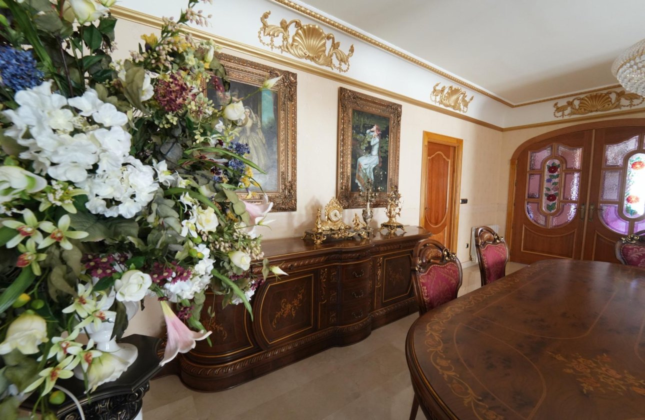 Resale - Villa -
Orihuela Costa - Campoamor